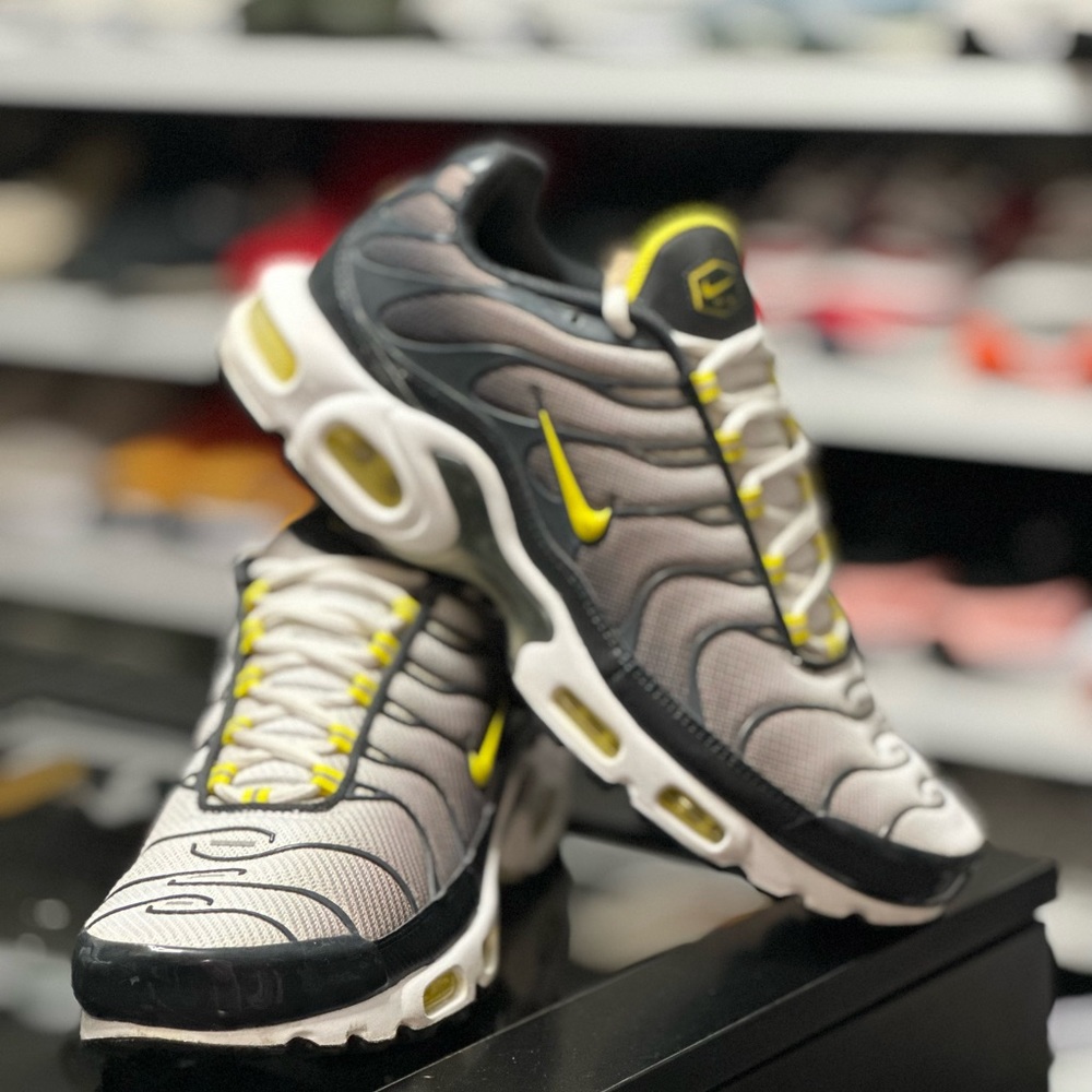 Nike Air Max Plus Bumble Bee - Picture 8 of 9